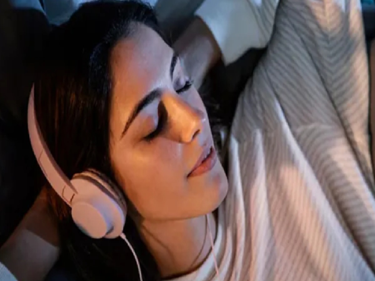 Sleeping with Earbuds, Here’s Why Your Nightly Habit Might Be Hurting Your Ears