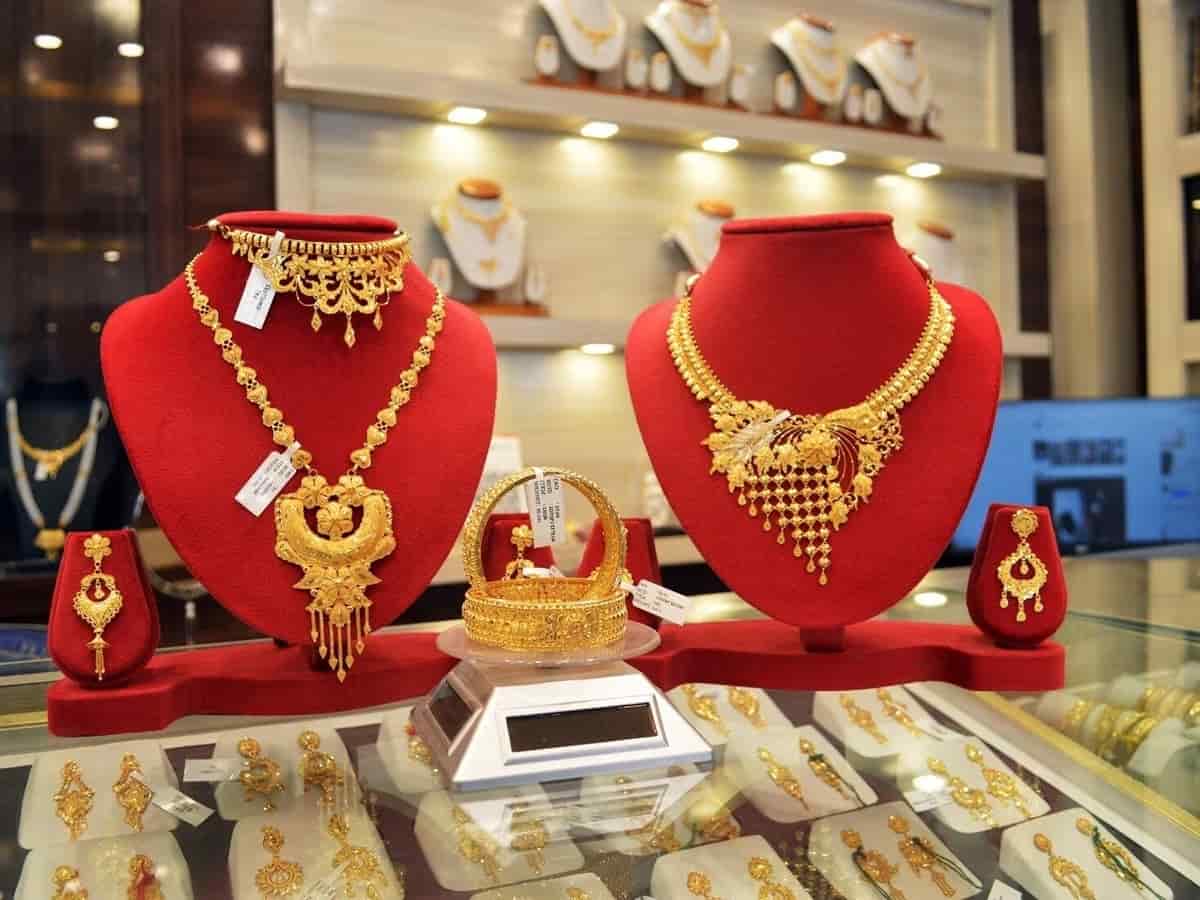 Gold Prices Surge: Rates Jump by Rs 19,000 in August as US Dollar Weakens