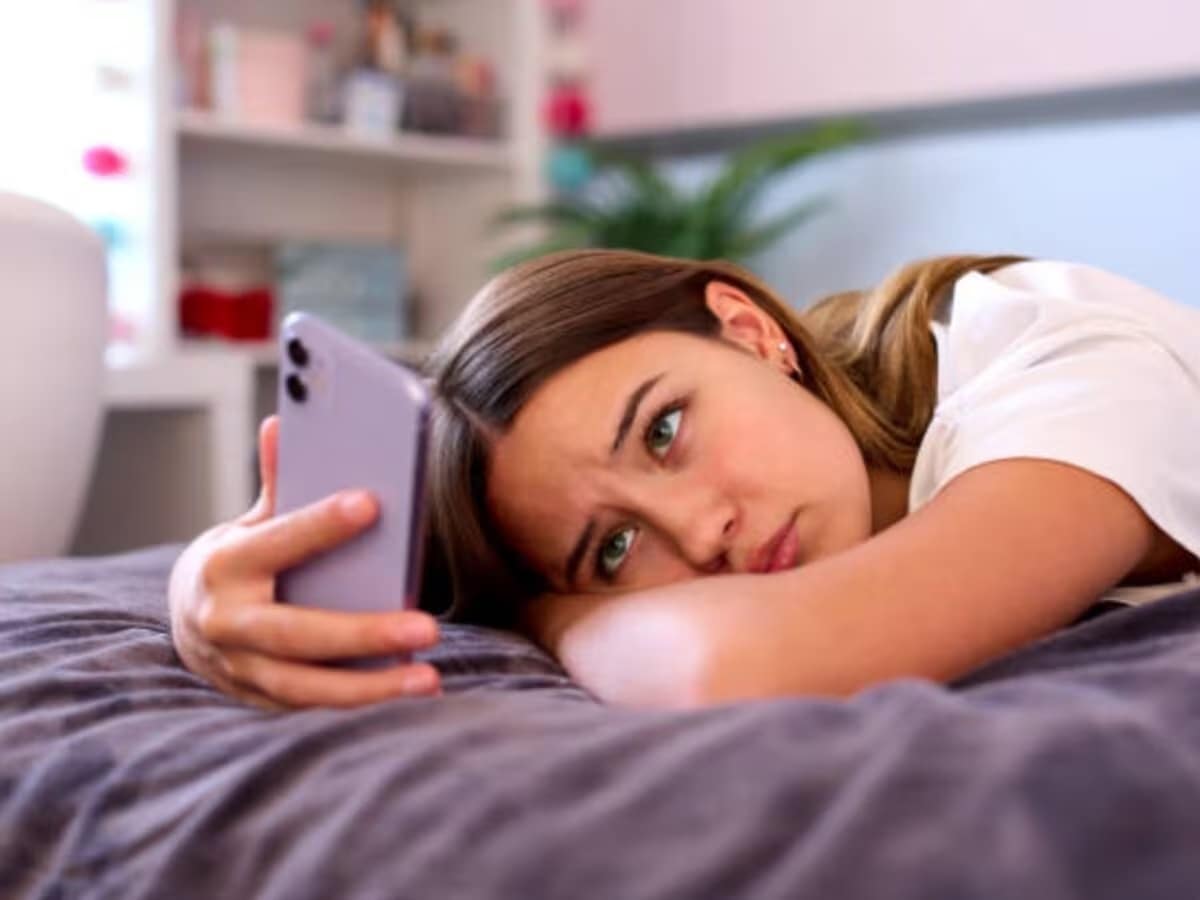Why Loneliness is More Dangerous Than Smoking 15 Cigarettes a Day: Doctor Warns Against Silent Health Threat