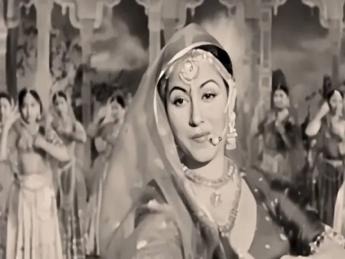 66 Years of 'Mohe Panghat Pe': How Madhubala & Lata Made a Braj Song Immortal