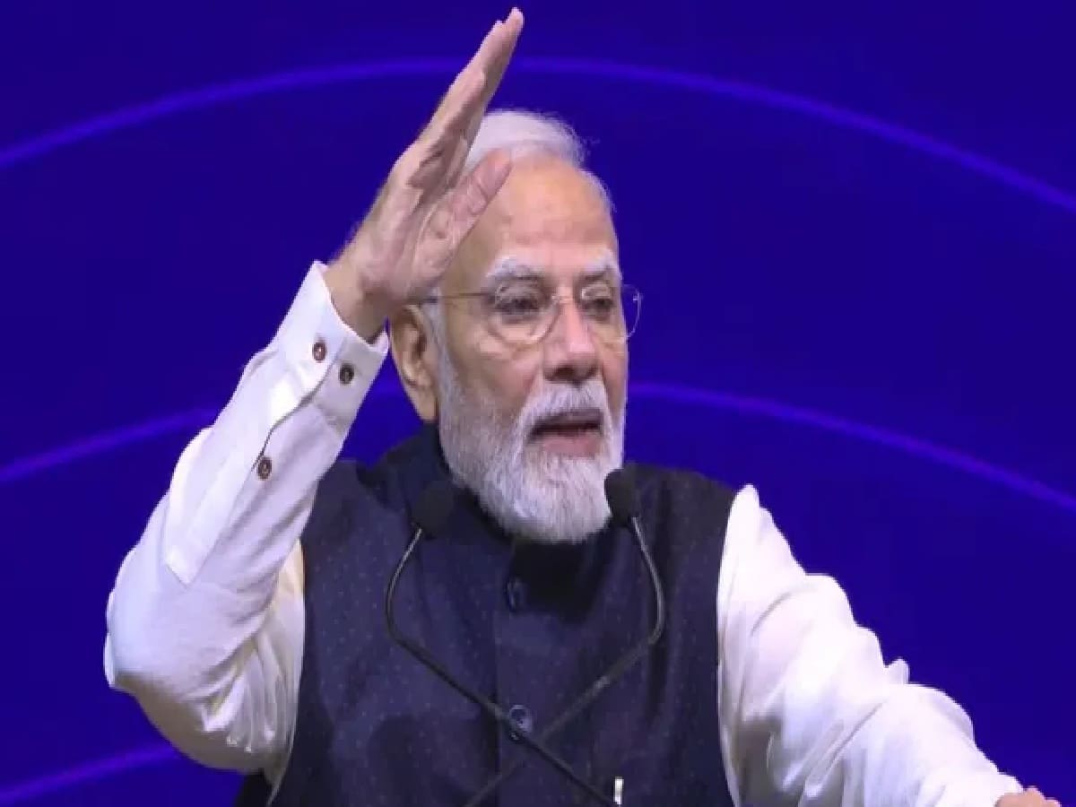 PM Modi Opens SEMICON: Made-in-India Chips Go Global as Surat & Mohali Units Roll Out