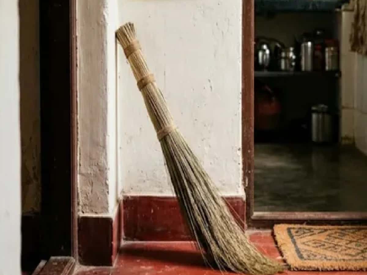 Never Keep a Broom Standing at Home: Vastu Rules & Hidden Link to Goddess Lakshmi Explained