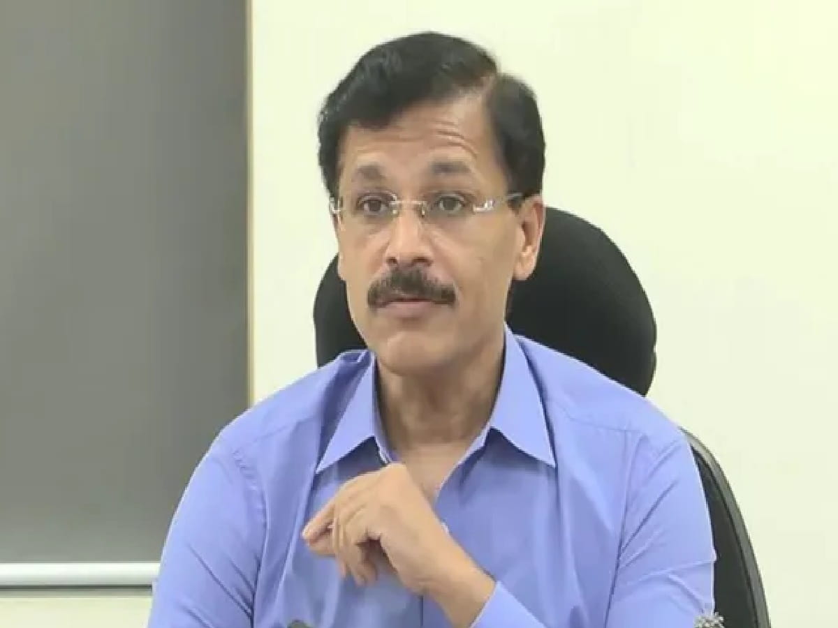 FDA Commissioner Tukaram Munde Slams Shah Rukh Khan, Ajay Devgn Over Vimal Ad