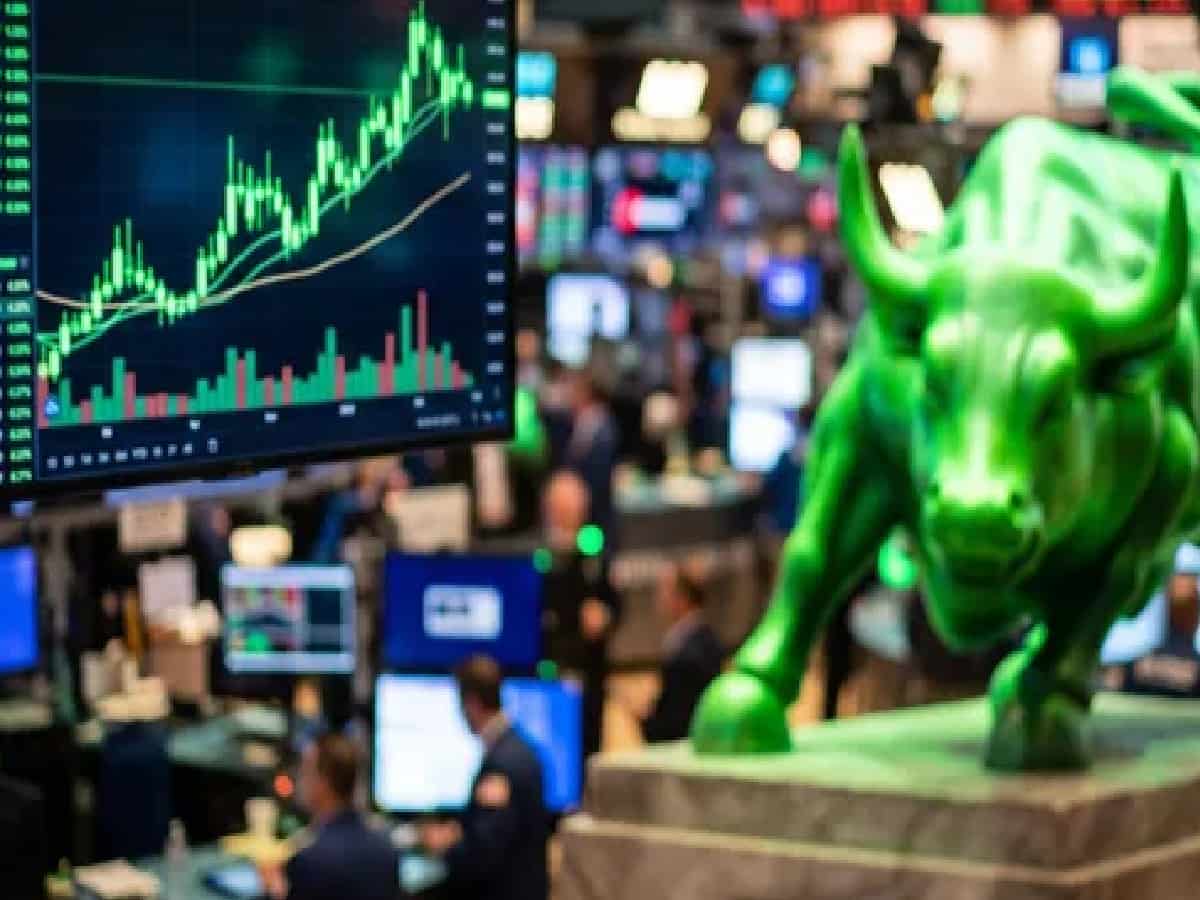 Stock Market Today: GIFT Nifty Signals Muted Start as Global Rallies Meet Domestic Consolidation