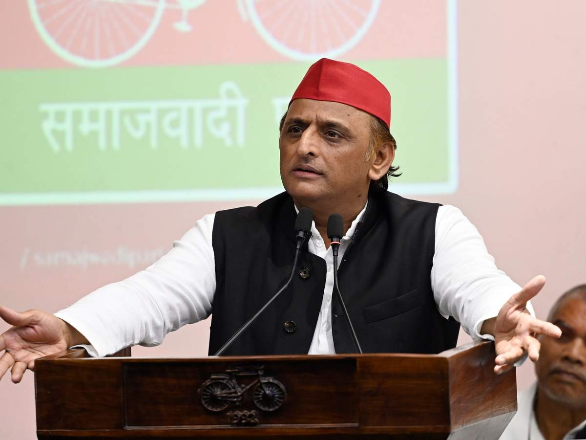 SP leaders clash in Etah and Kasganj, party pulls out district units