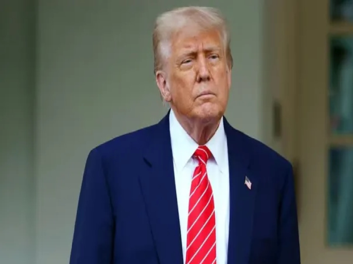 Trump Hints at New Iran Strikes Ahead of Midterms, Predicts Sharp Plunge in Oil Prices