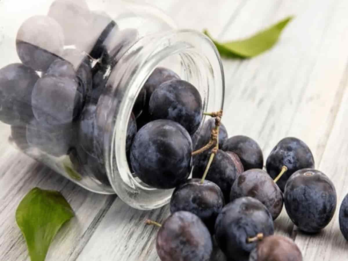 Black Grapes Health Benefits: Heart Protection, Glowing Skin, and Digestion Boost