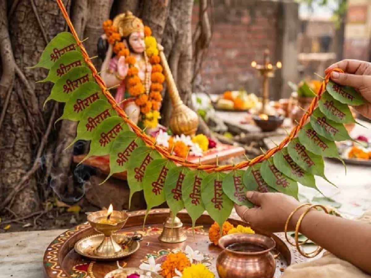 21 Peepal Leaves Pitru Paksha Ritual: Win Hanuman & Shani Dev's Grace