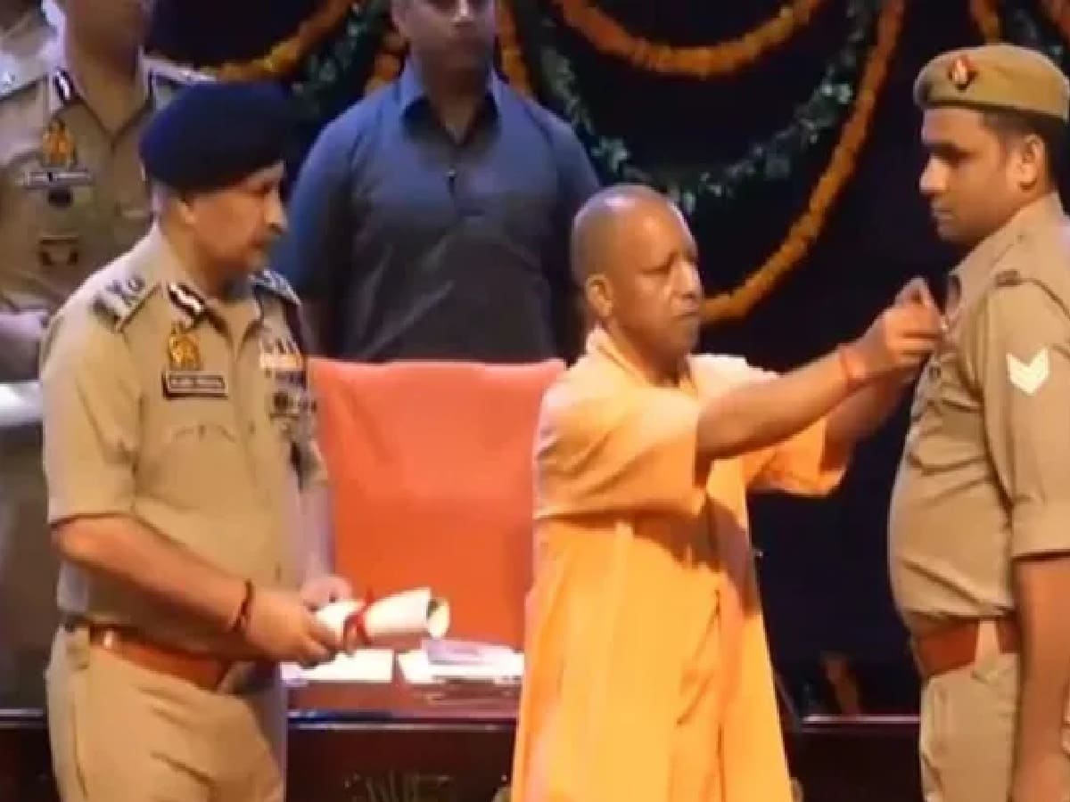 CM Yogi Confers Gallantry Medals on 26 UP Police Officers, Honors Family of Martyred STF Hero
