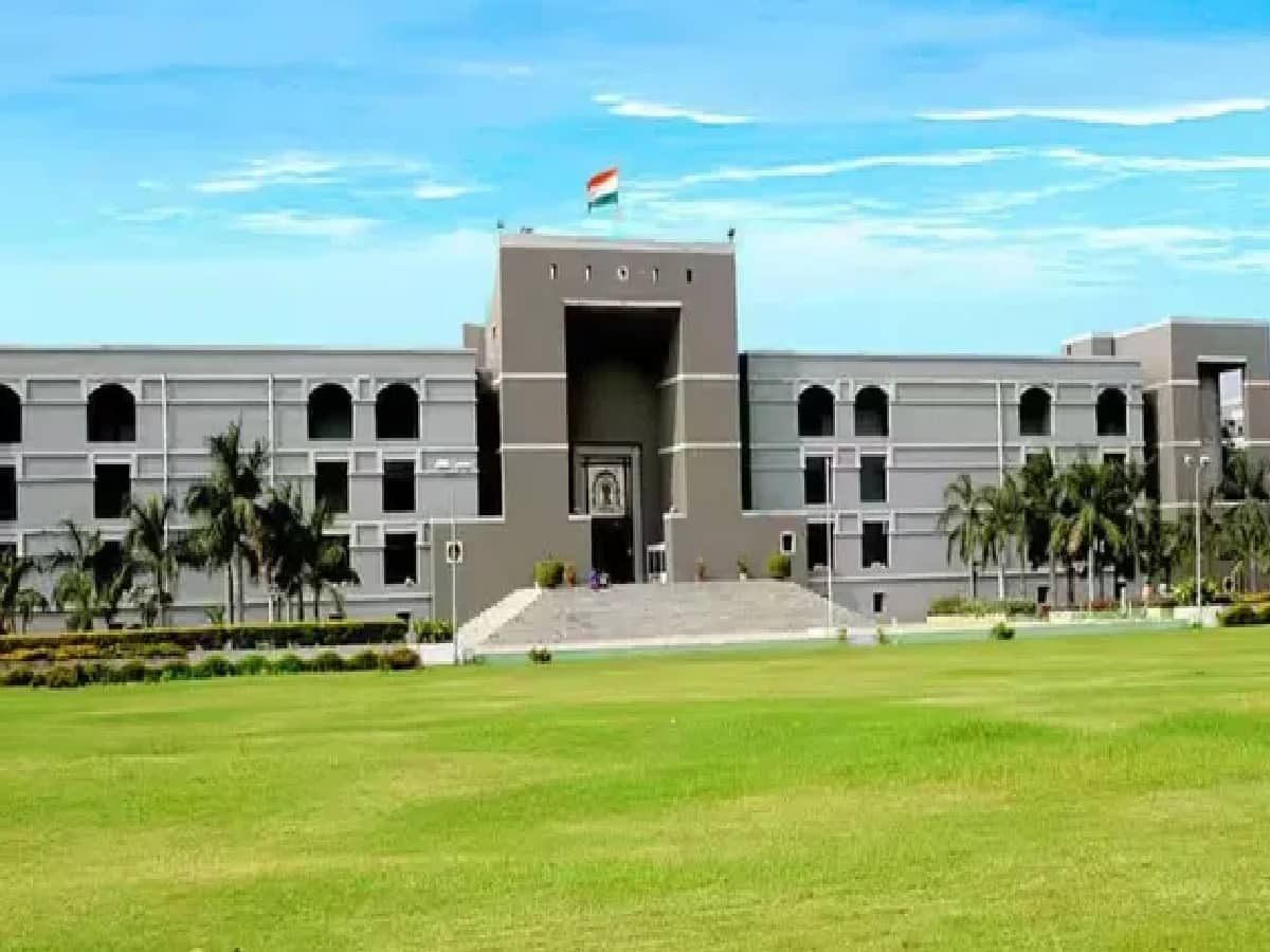 186 Calls to Woman Lawyer and 3 Covert Phones: Gujarat High Court Rejects Sacked Judge's Plea
