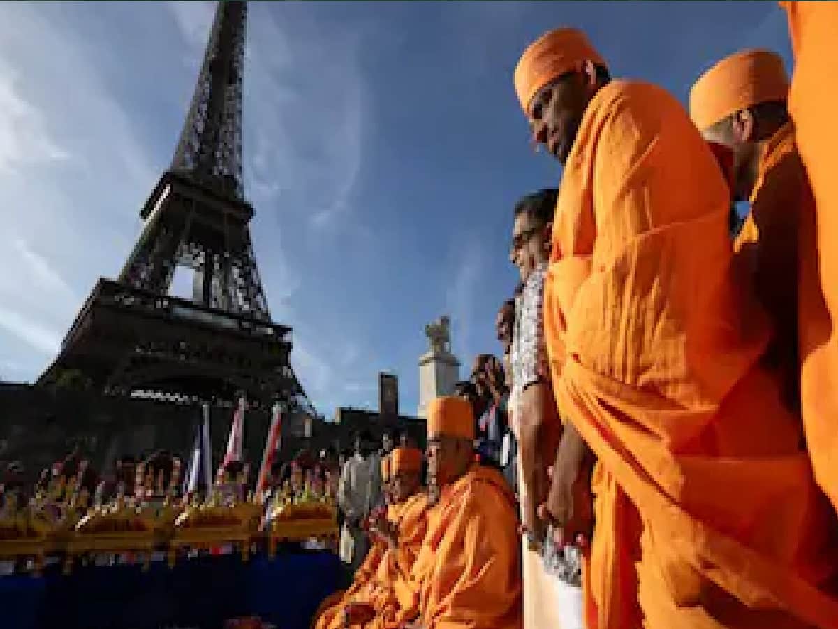 Eiffel Tower Female Staff Row: Monument Chief to Resign Over Operational Flaws