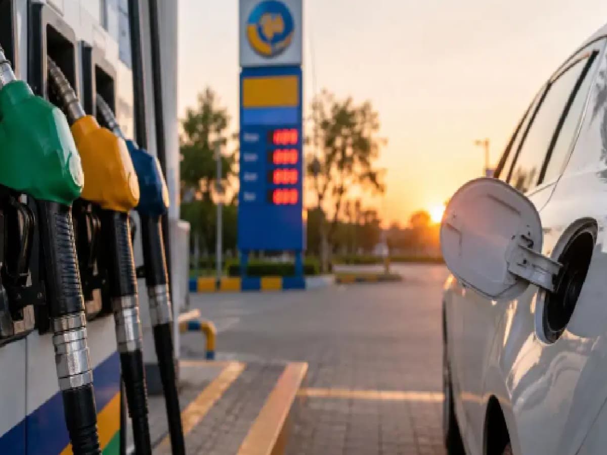 Petrol & Diesel Rates Unchanged Today: Crude Stays Above $90, Fuel Price in Your City
