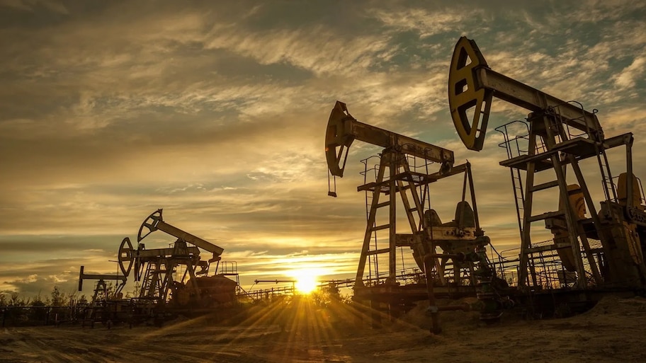 Crude Oil Shock: Airstrike on Saudi, Iran’s Threats Force Trump Back to White House as Energy Markets Brace for Impact
