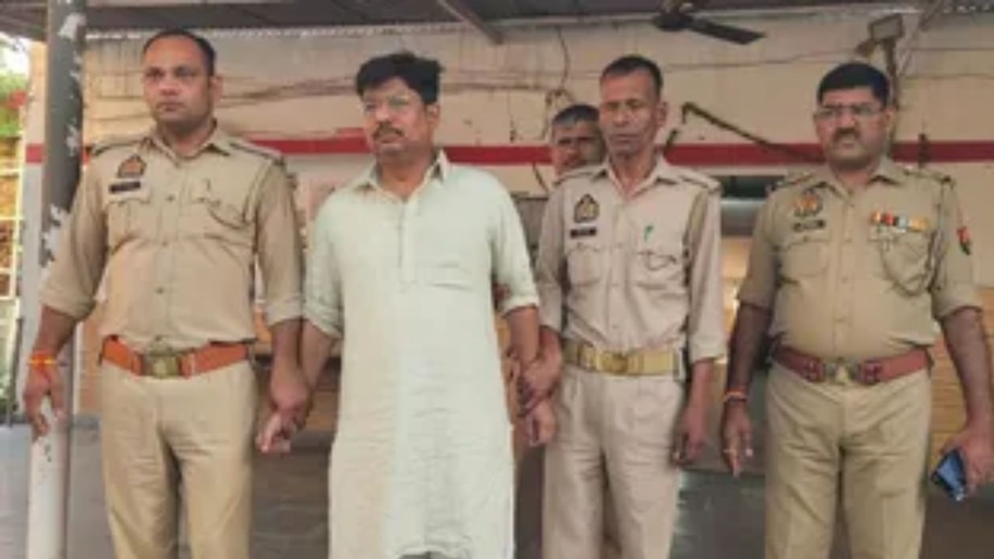 The Fraudster Who Promised to Make a Bank Employee an IAS Officer: Former Samajwadi Party Leader Arrested from Aligarh Hideout