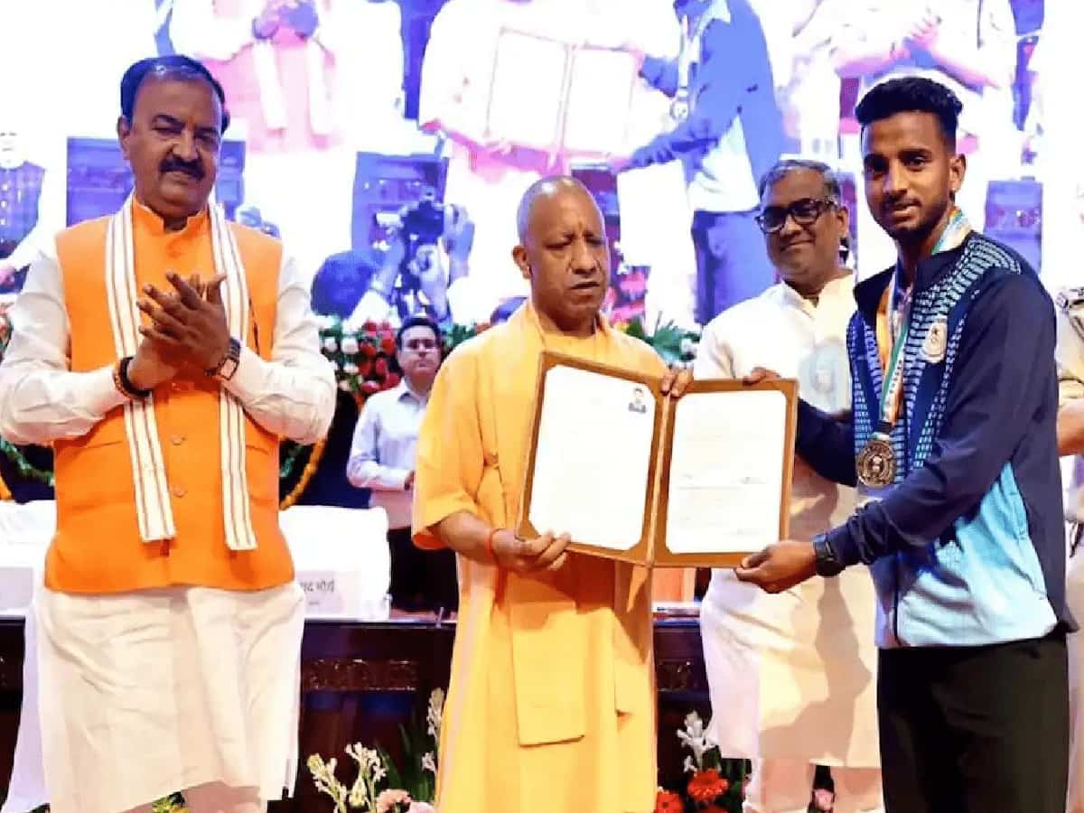 CM Yogi Hands Appointment Letters to 470 Medal-Winning Athletes at Lok Bhavan