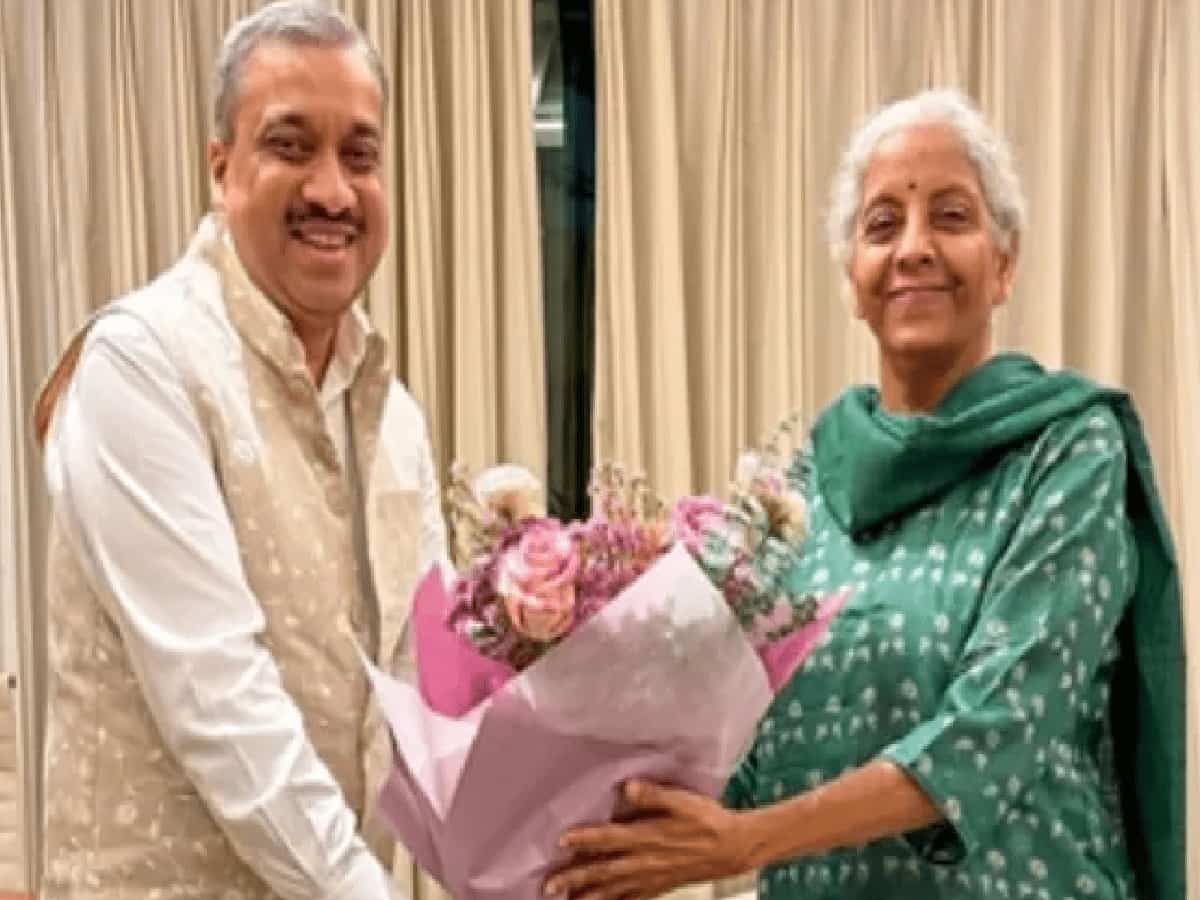 Finance Minister Nirmala Sitharaman Arrives in Singapore on a 3-Day Visit to Boost FDI