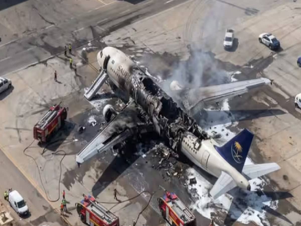 Fresh Houthi Missile Strike Hits Riyadh Airport Terminal 4, Halting Flights