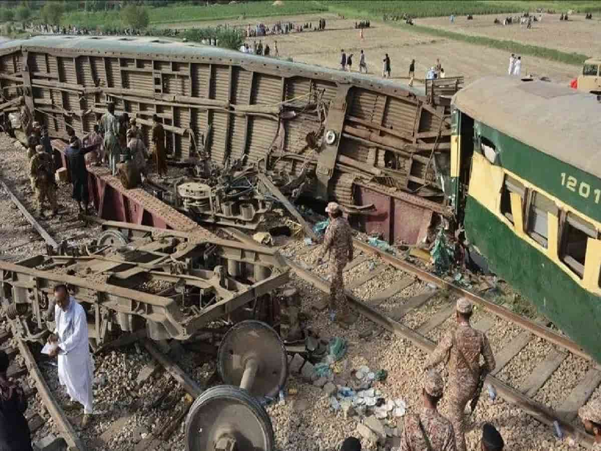 Rehman Baba Express Derails in Pakistan's Punjab: 5 Killed and Scores Injured Near Multan