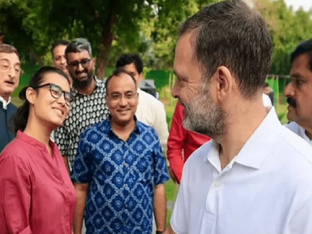 NSUI Cadres Protest Over AISA Chief Neha Bora's Prominence at Rahul Gandhi's Events