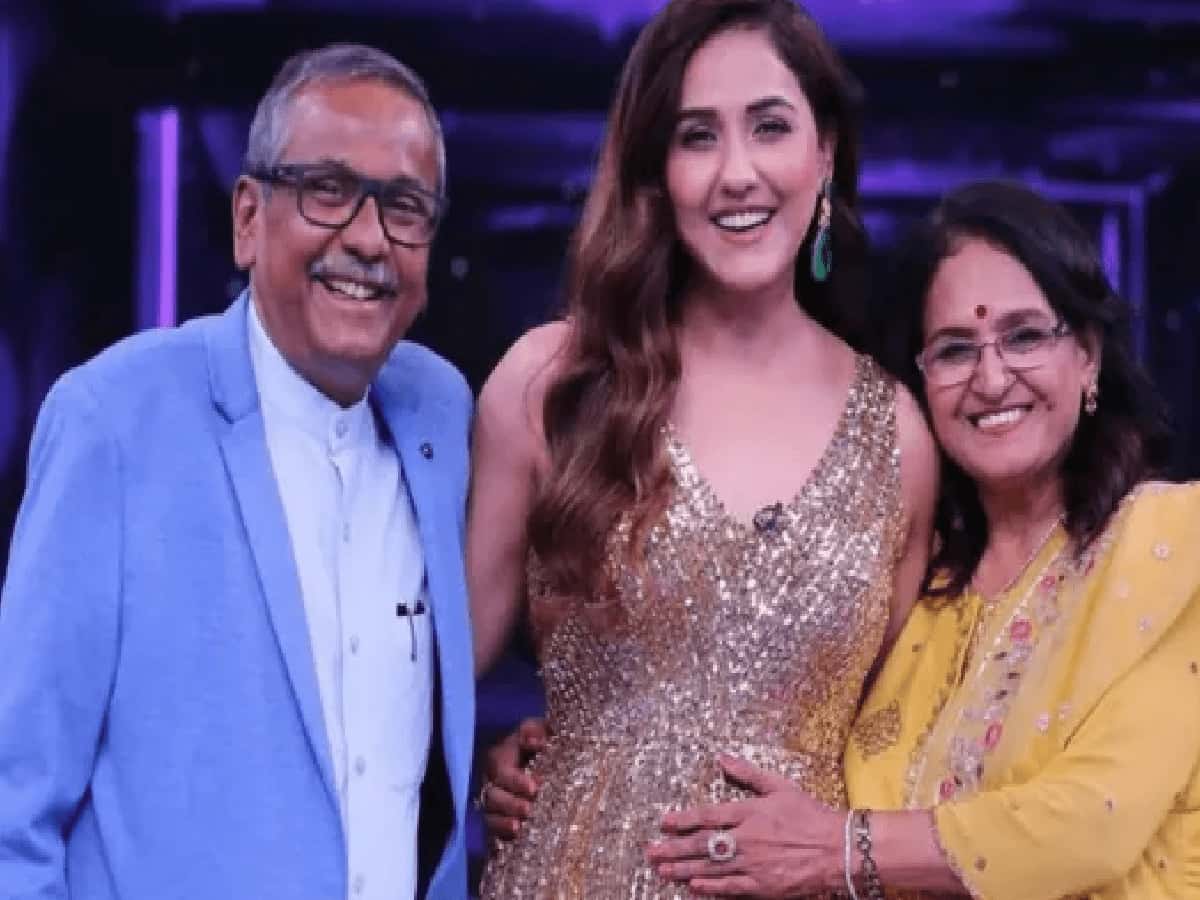 Singer Neeti Mohan Mourns Demise of Father Brij Mohan Sharma at 72