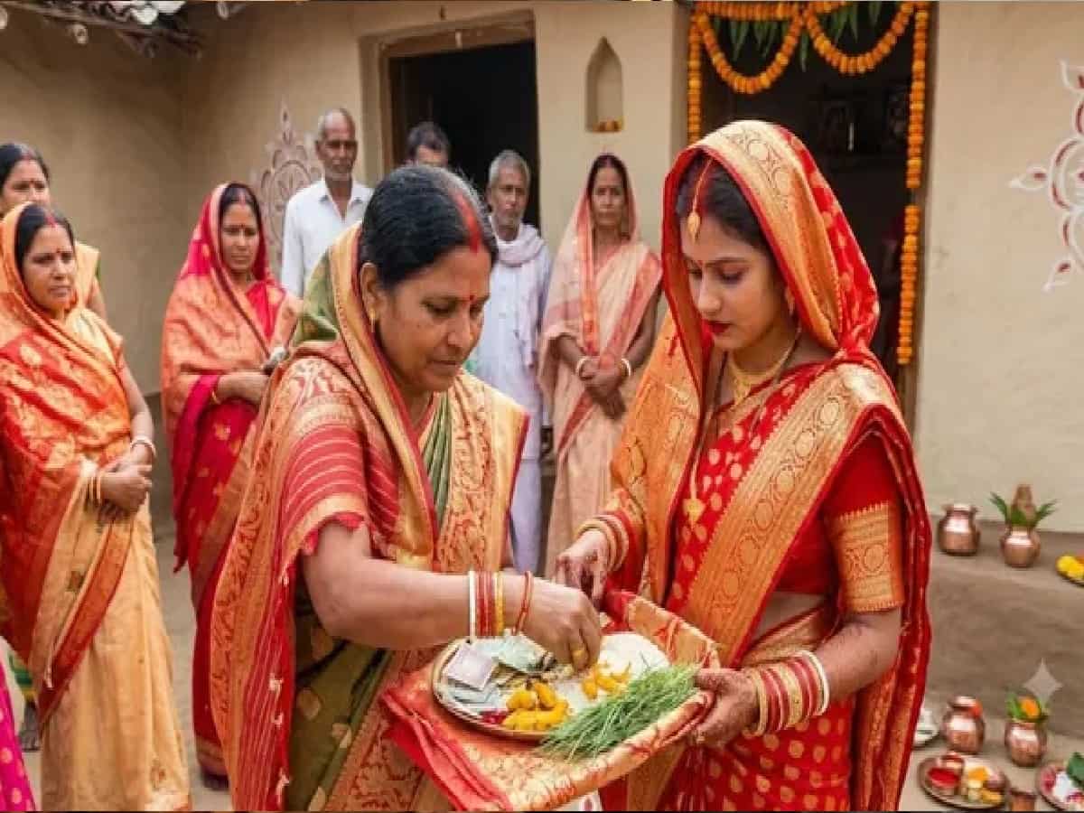 Married Women in UP and Bihar Fill Maa Durga’s Khoicha on Navami and Dashami