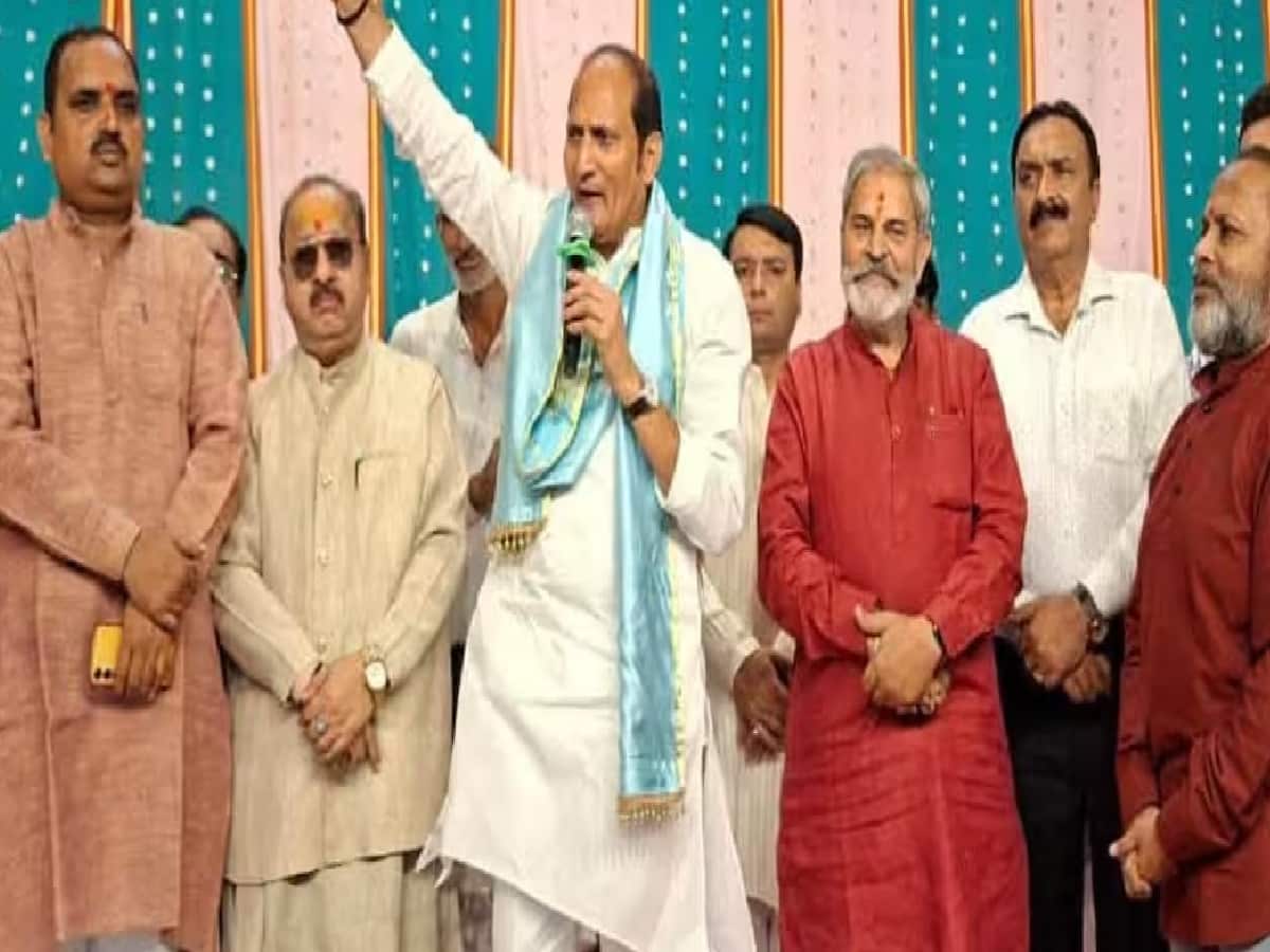 UP Minister Suresh Rana Slams Opposition at Historic Shamli Dussehra