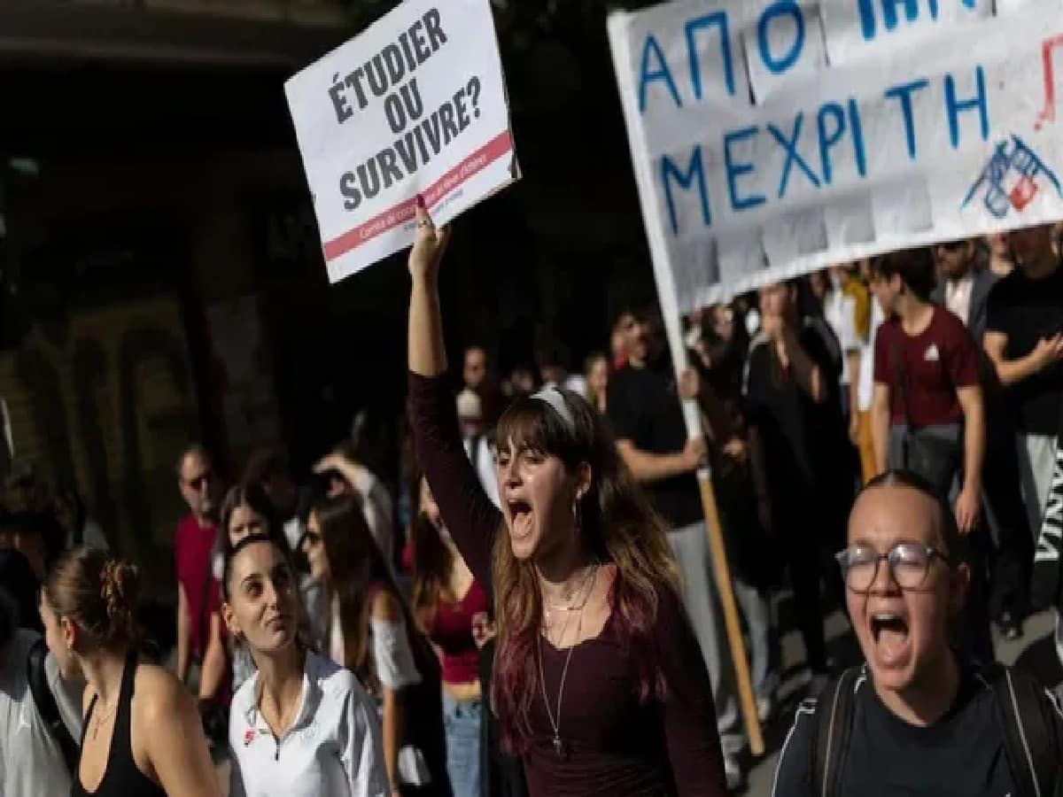 10,000 Students and Teachers March Against Stagnant Wages and Failing Schools