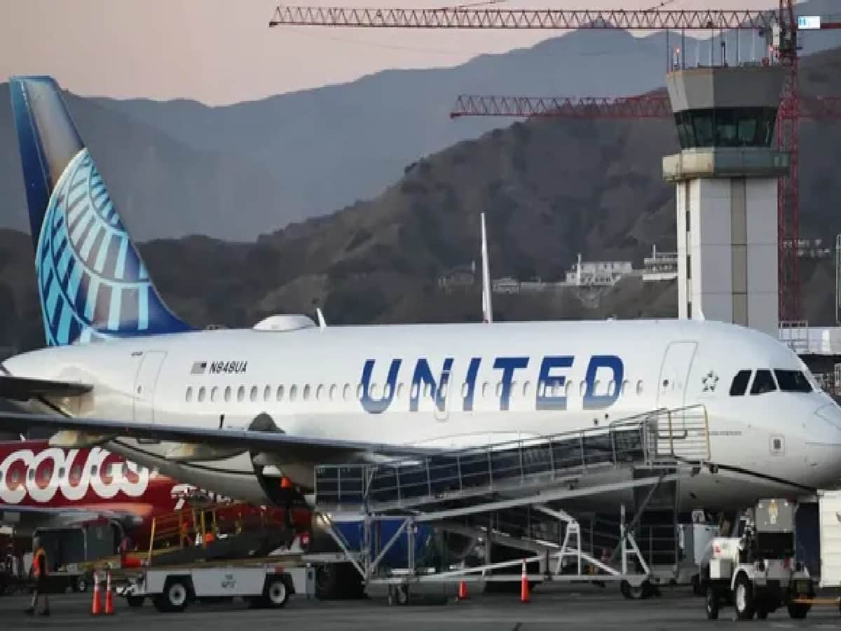 United Airlines: Woman Trapped in First Class as Co-Passenger Engages in Lewd Act