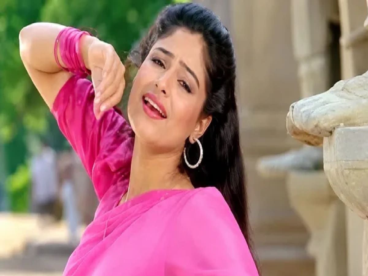 Mithun & Ayesha Jhulka's Romance in 'Dalaal' Track 'Chori Chori'
