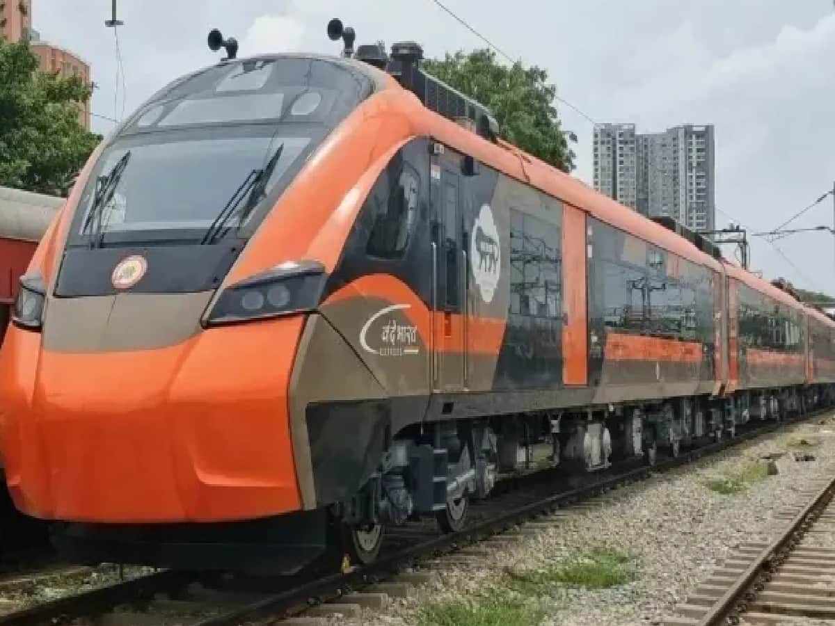India's 2nd Sleeper Vande Bharat Arrives in Varanasi: Flag-Off on October 31
