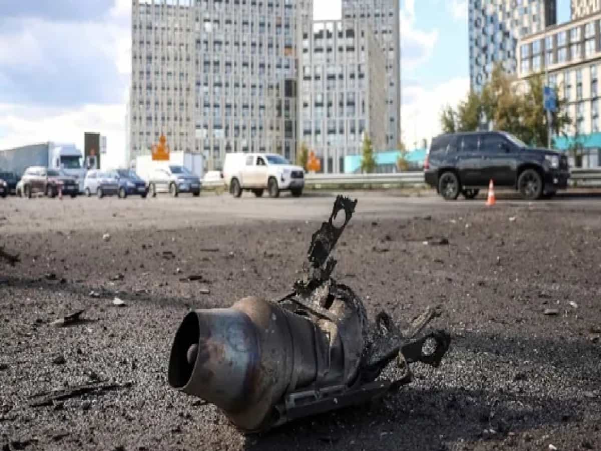 2 Dead, Moscow Passenger Train Struck and Rail Transit Frozen