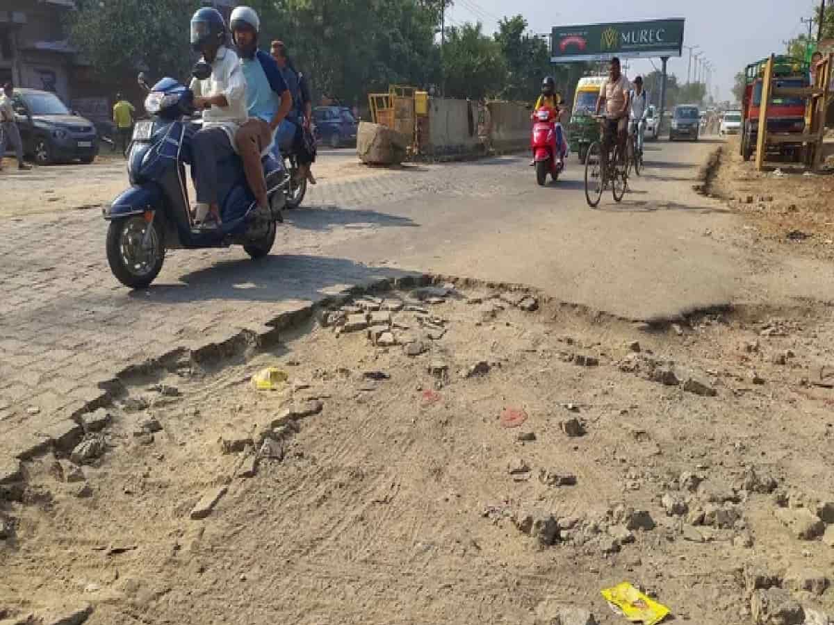 Ghaziabad Choked by Toxic Potholes as CM's 60-Day Order Lags