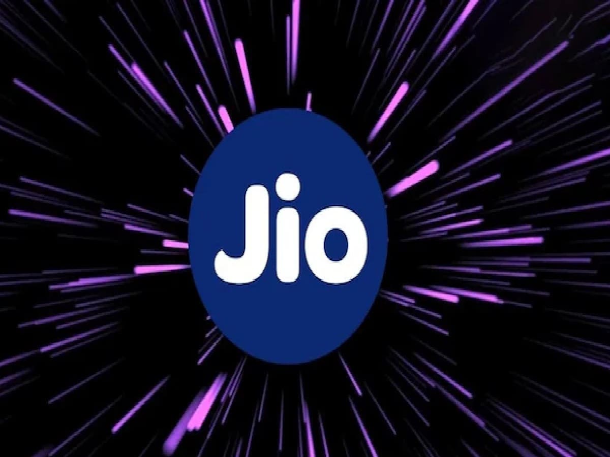 'Buy' With ₹1,340 Target as Record ₹30,213-Cr IPO Debuts Today