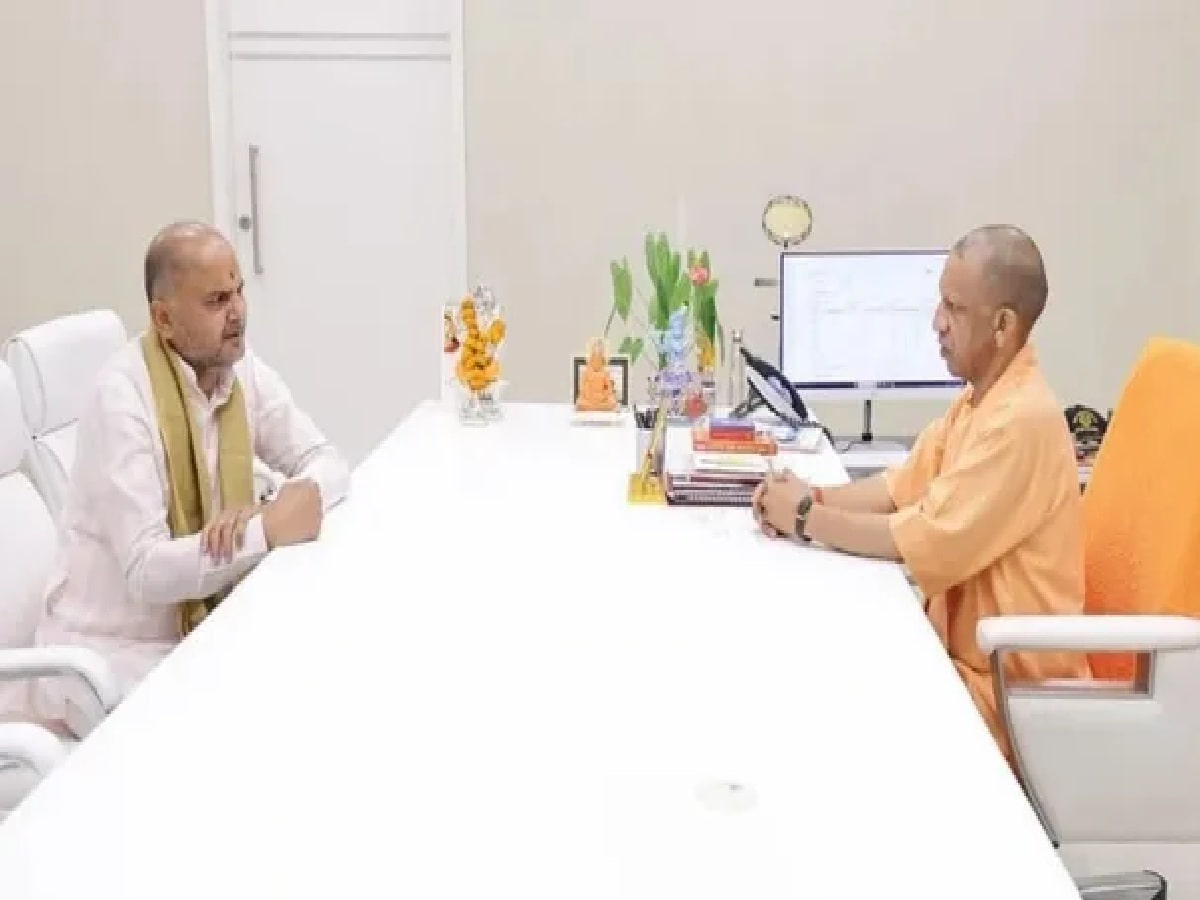 Khabbu Tiwari Meets CM Yogi as Abhay Singh's Entry Triggers Gosaiganj 
