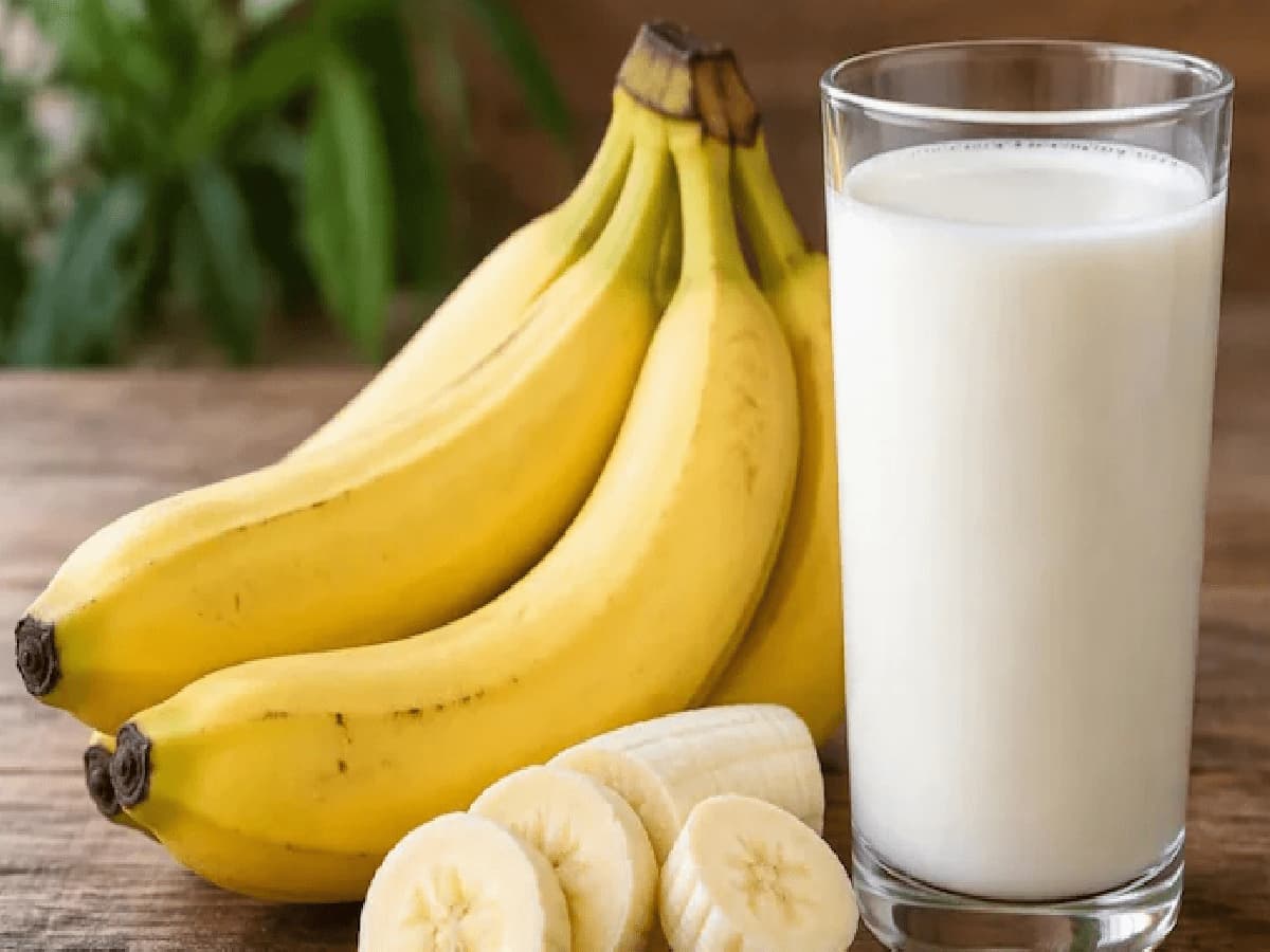 Ayurvedic Experts Reveal 4 Hidden Side Effects of Mixing Bananas and Milk