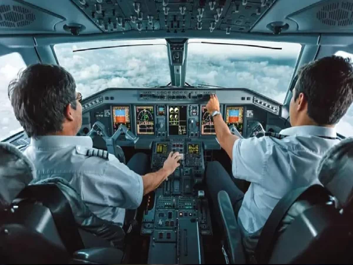Sleeping at 35,000 Feet: Over 75% of Airline Pilots Admit In-Flight Naps