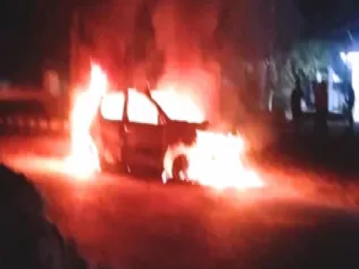 Moving Car Gutted by Massive Fire in Malappuram, Passengers Flee Unhurt